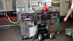 Слив отработанного масла из фритюрницы Henny Penny Evolution Elite