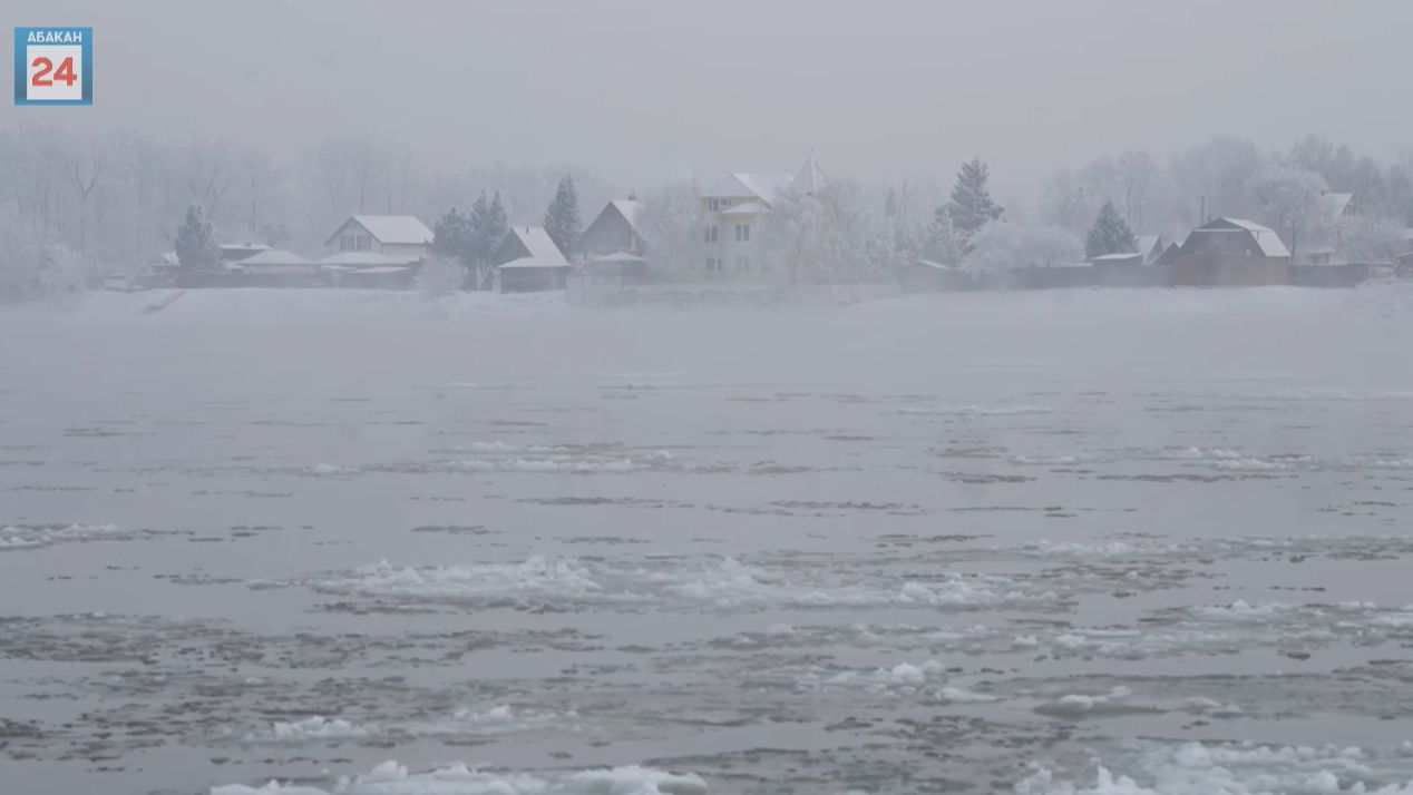 До критической отметки более полуметра: движение кромки ледостава на Енисее на контроле смотреть онлайн