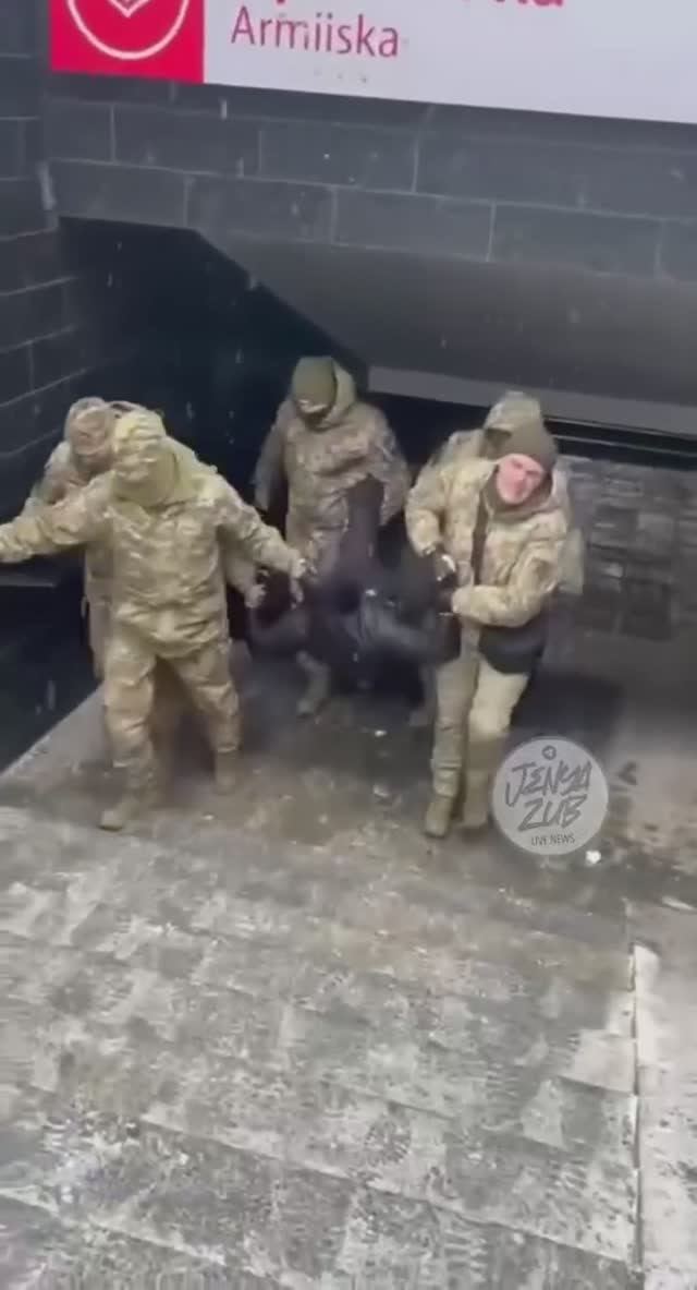 🔴ТЦКшники достают свою заначку из подвала.😂🔴 смотреть онлайн