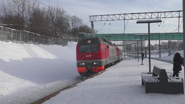 Электровоз ЭП2К-469 (ТЧЭ-6) со скорым поездом "Дневной экспресс" № 119Й Саранск — Москва. смотреть онлайн