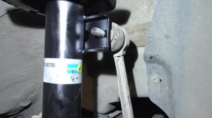 Замена передней стойки Skoda Rapid