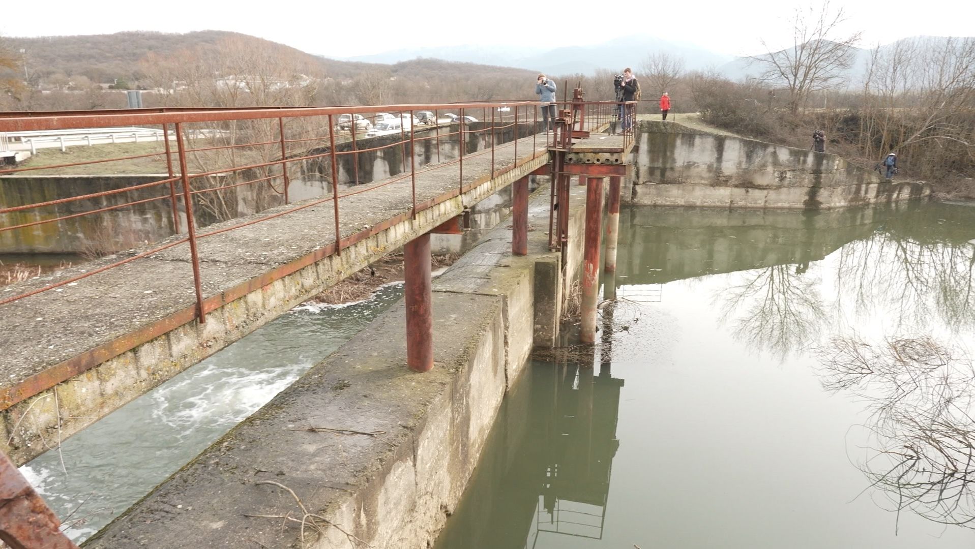 Сотрудники Дирекции ООПТ и лесного хозяйства мониторят уровень воды в реках смотреть онлайн