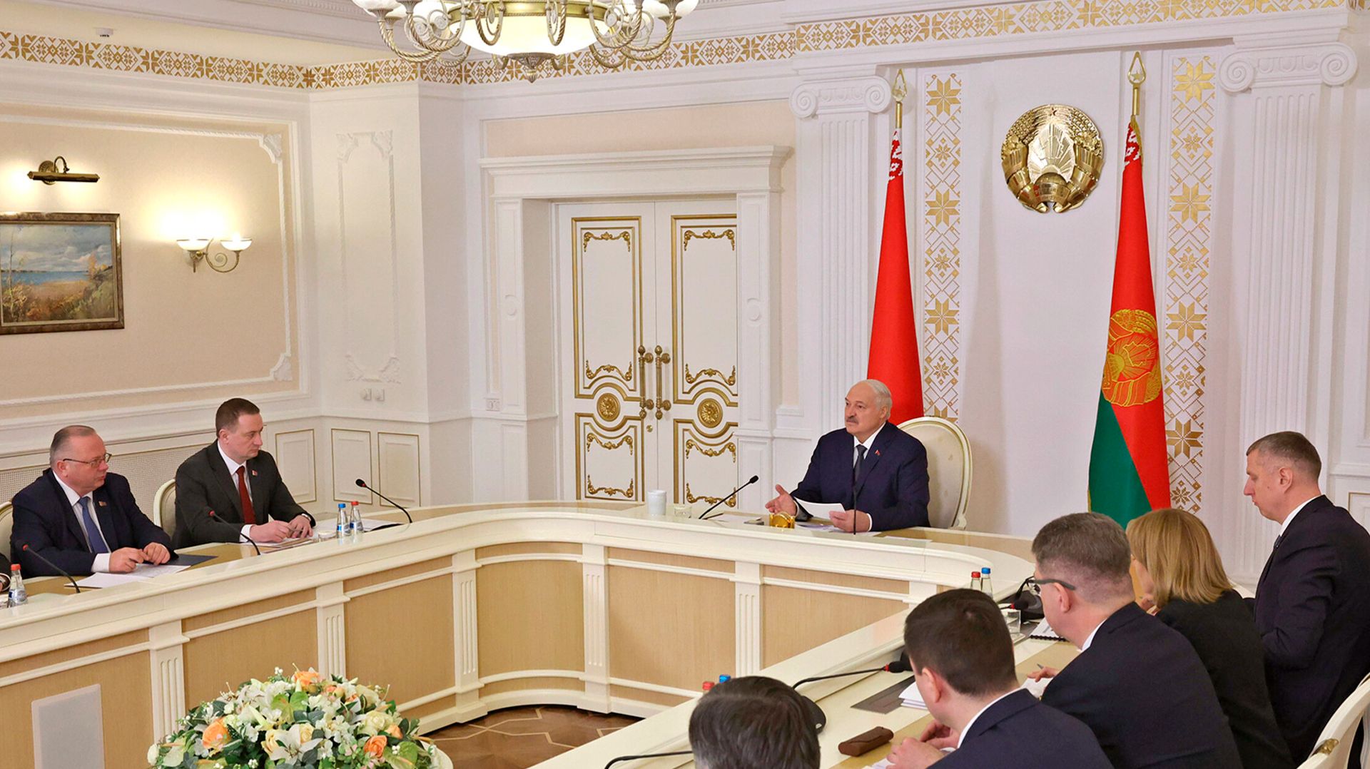 Лукашенко поручил создать центр для обучения одаренной молодежи профессиям будущего смотреть онлайн