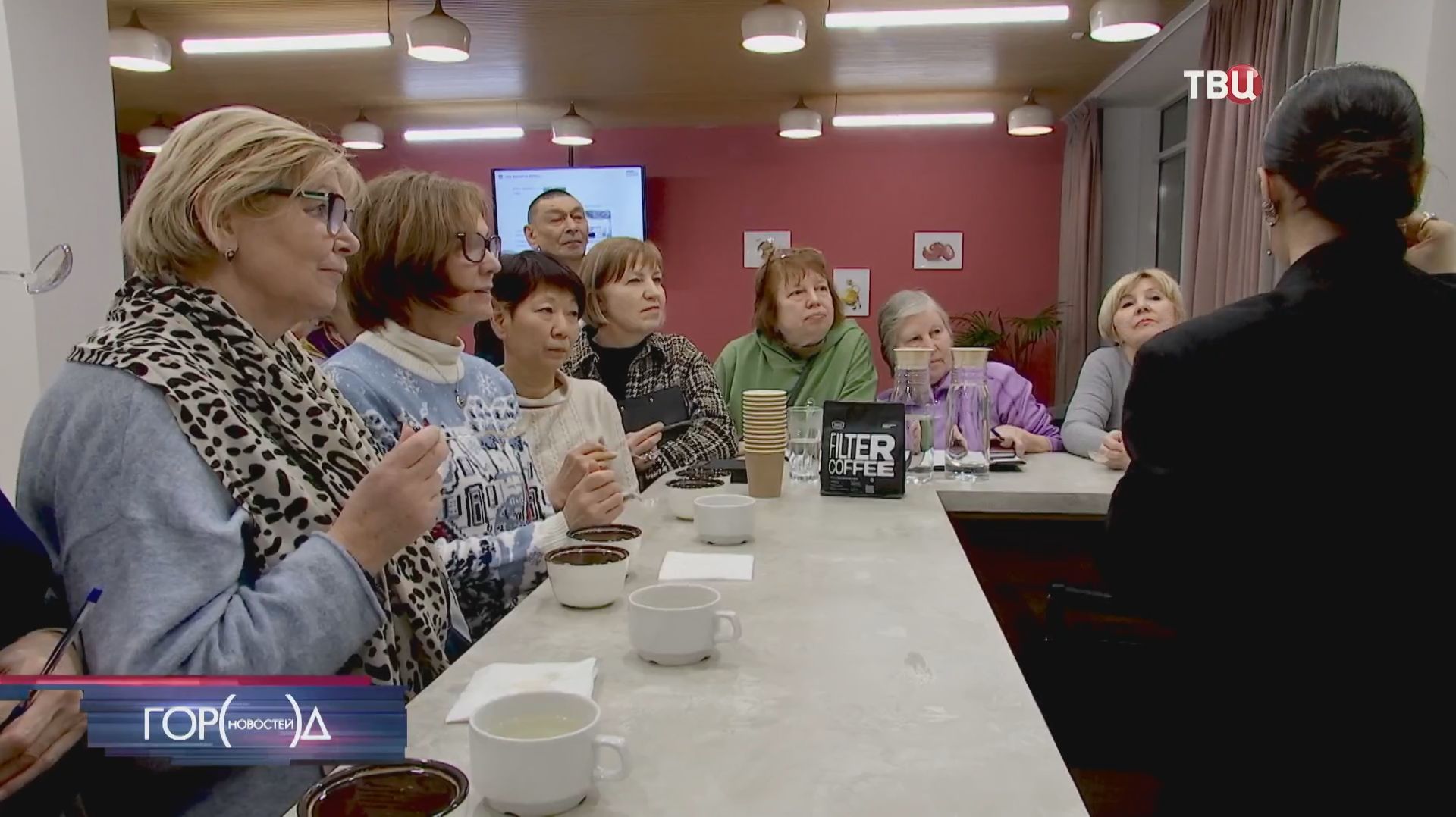 Участники проекта "Московское долголетие" осваивают профессию бариста смотреть онлайн