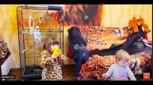 Жора в полном недоумении от ДЕТЕЙ и мыльных ПУЗЫРЕЙ, а Люська как всегда ПАКОСТИТ)))