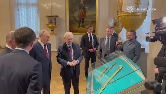 Владимир Путин с Верховным правителем Малайзии экскурсия по Эрмитажу 5, 26 января 2026 года смотреть онлайн