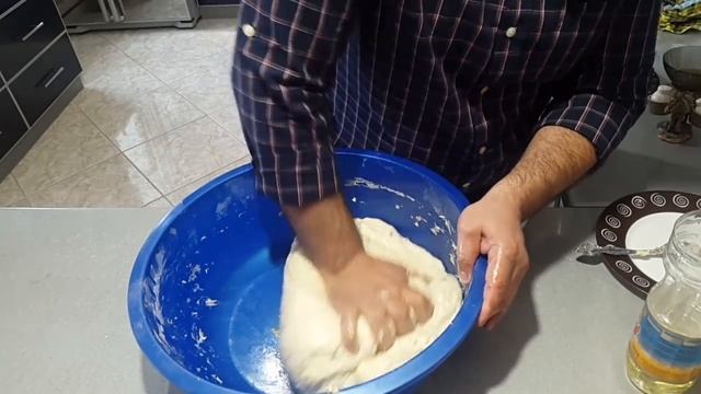 ВОТ ТАКОЙ ХЛЕБ ПЕКУТ В ДЕРЕВНЯХ КАВКАЗА 🍞 смотреть онлайн