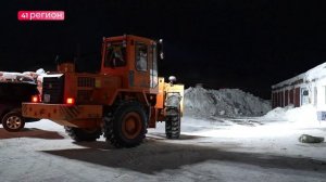 ТЕХНИКУ ДЛЯ ЛИКВИДАЦИИ ПОСЛЕДСТВИЙ ЦИКЛОНА НА КАМЧАТКЕ ПРОДОЛЖАЮТ НАПРАВЛЯТЬ РЕГИОНЫ РОССИИ