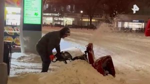 Погодный коллапс: как неопытные жители Нью-Йорка пытаются бороться со снегом