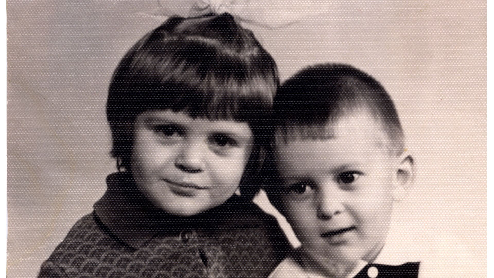 Совсем ещё юным мальчишкой/первая любовь и первые стихи в творчестве смотреть онлайн