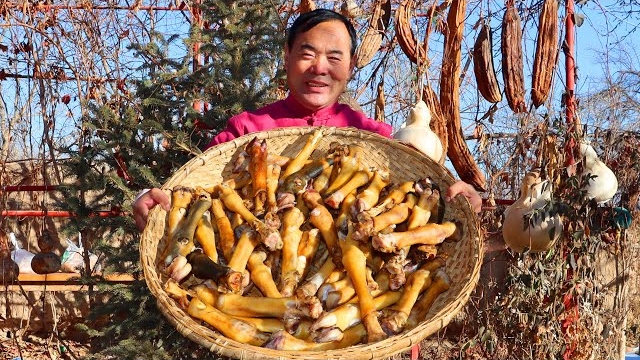 50 Кусочков баранины с имбирем! Тушат до тех пор, пока мясо не отвалится от костей смотреть онлайн