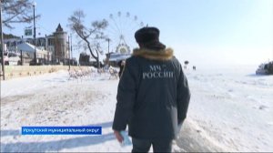 На Байкале в районе поселка Листвянка выдавило на берег лед