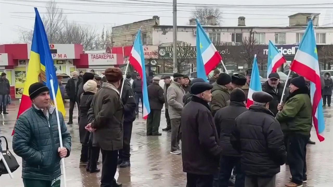 В Гагаузии сотни людей вышли на митинг в защиту автономии от политики молдавских властей. смотреть онлайн