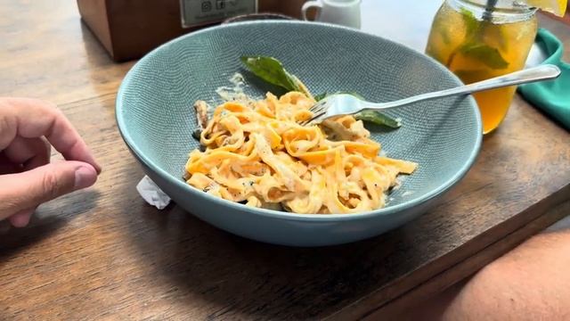 Беженец🇮🇩Бали. ИЩУ РАНДОМНЫЙ РЕСТОРАН ДЛЯ КОНТЕНТА. смотреть онлайн