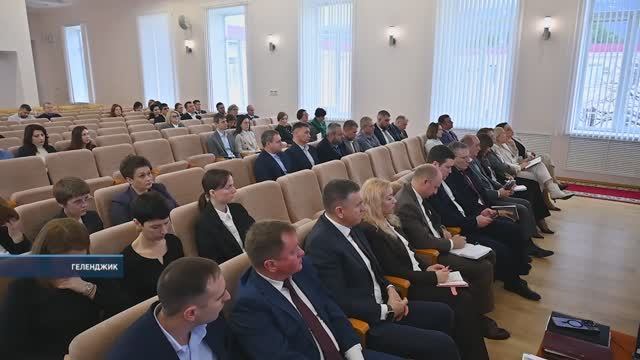 Новая рабочая неделя началась в городской администрации с расширенного планерного совещания. смотреть онлайн