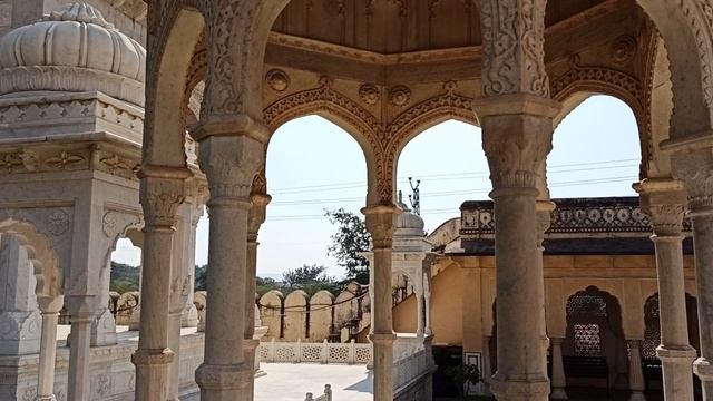 Мраморные гробницы-красивое и спокойное место! смотреть онлайн