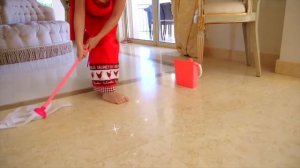 Настя как хозяйка Отеля и папа как гость ⧸ Nastya and papa pretend