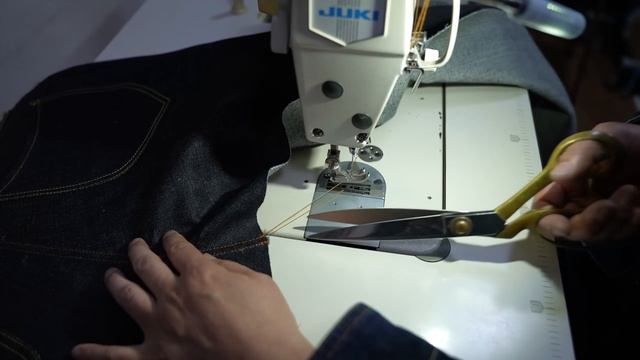 Процесс изготовления джинсов ручной работы. Японские мастера по работе с денимом. смотреть онлайн