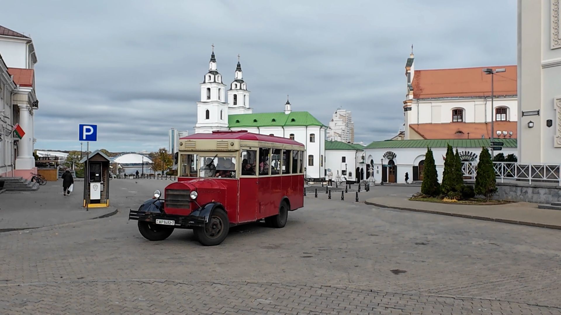 Минск. Прогулки по городу и белорусская кухня смотреть онлайн