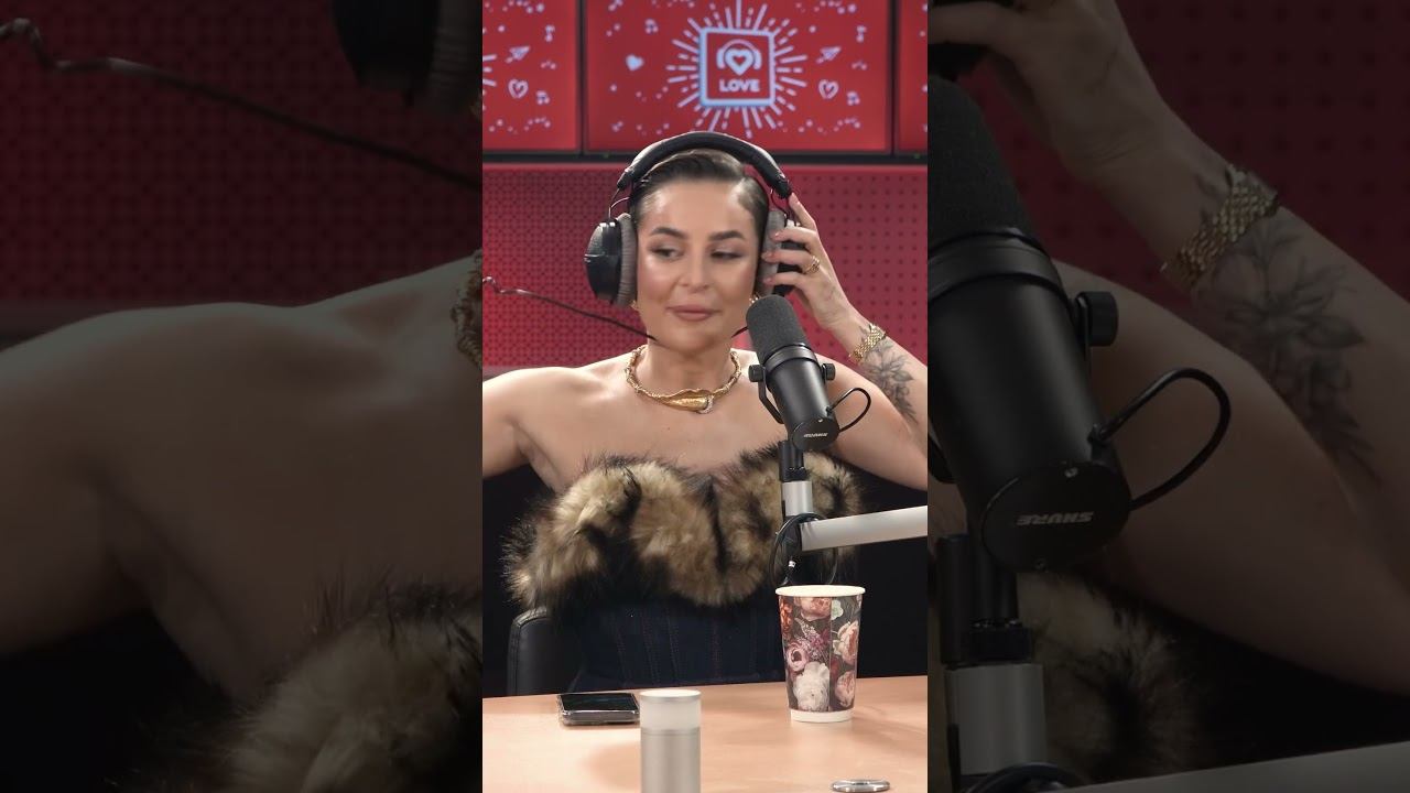 Seville (Artik & Asti) vs. ИИ! Удастся ли ей отгадать свой трек после переработки нейросеткой? смотреть онлайн