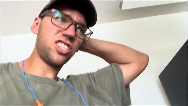 Флиппинг дома с нуля в США- в старом гараже лежали тысячи долларов _ День 3(Mykhailo Yashchenko) смотреть онлайн