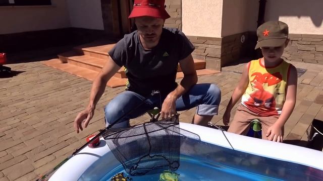 Рыбалка на карася и сома Живые раки и крабы Макс ловит смотреть онлайн