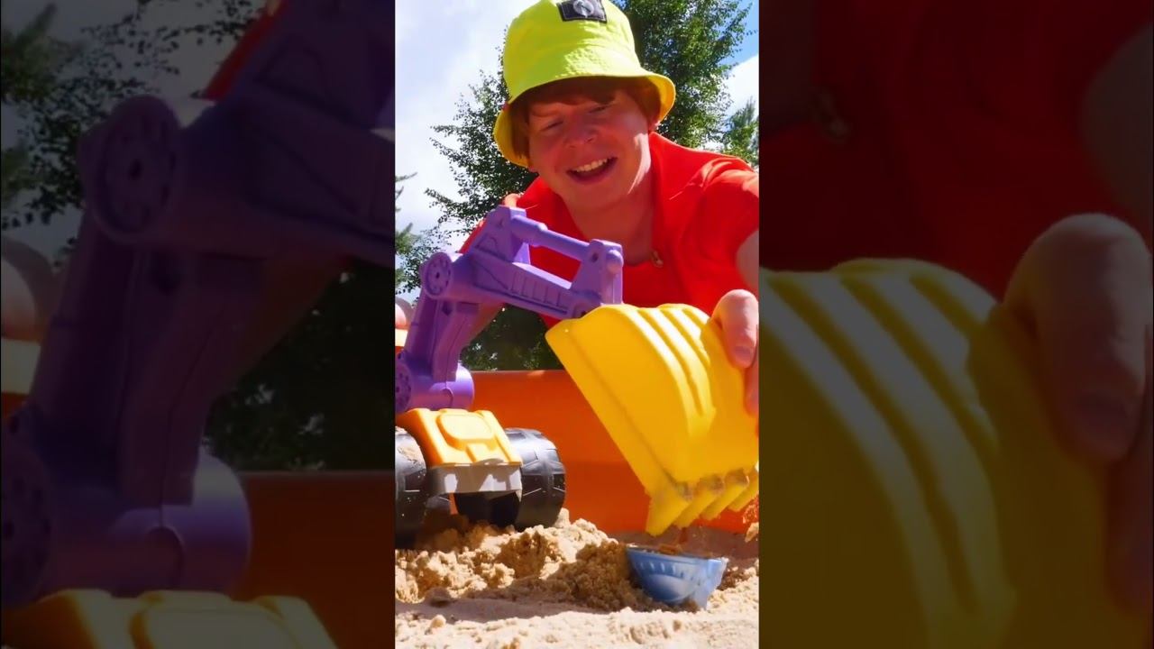 Играем в песочнице — строим куличики! #песочница #длядетей #весело смотреть онлайн