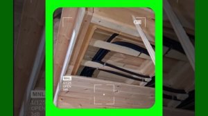 1000047056.mp4 (Собака наблюдает за устройством лестницы на 2 этаж в доме А-фрейм)