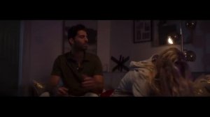 В мире бушует эпидемия, сводящая людей с ума, или же демоны и вправду существуют