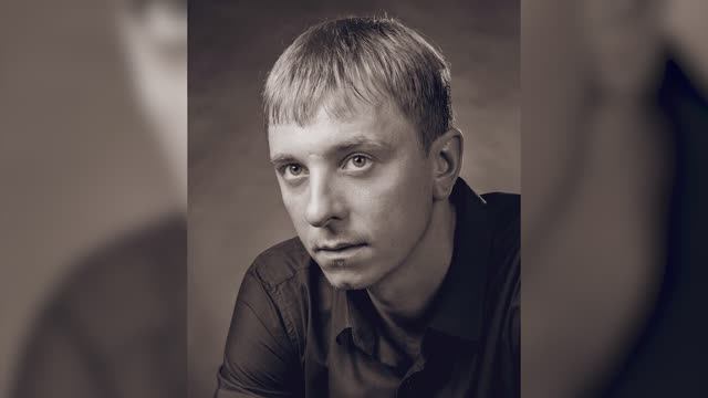 В возрасте 39 лет скончался актёр Старооскольского театра Евгений Черноусов смотреть онлайн