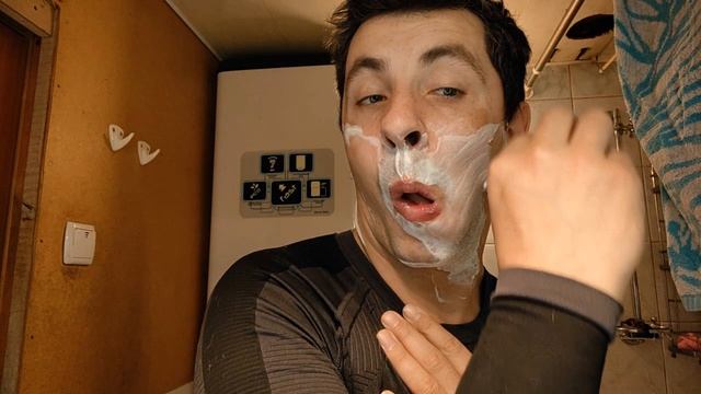 Влажное Классическое Бритье крем svoboda помазок distruptor станок бабочка ( возможно Kurt) смотреть онлайн