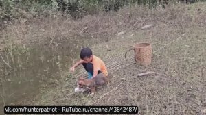 🎥🛠️ ПОЛНОЕ ВИДЕО о 90 днях, когда мальчик помогал девушке строить ферму и мастерить ловушки