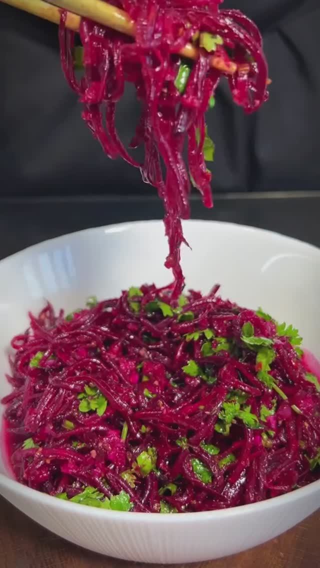 Яркая и пикантная закуска со свеклы 😍 смотреть онлайн