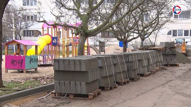 На проспекте Генерала Острякова ремонтируют внутриквартальные дороги смотреть онлайн