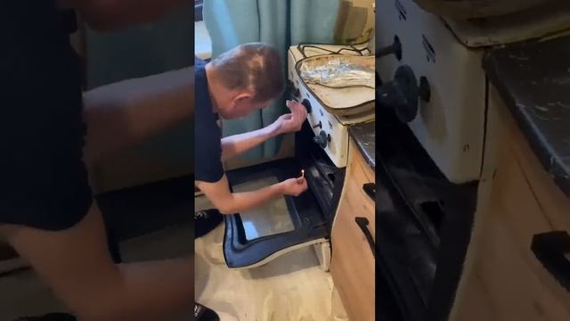 БЕЗУМНЫЙ ПАША ГОТОВИТ ГОРБУШУ В ДУХОВКЕ С УНИКАЛЬНОЙ ПРИПРАВОЙ смотреть онлайн