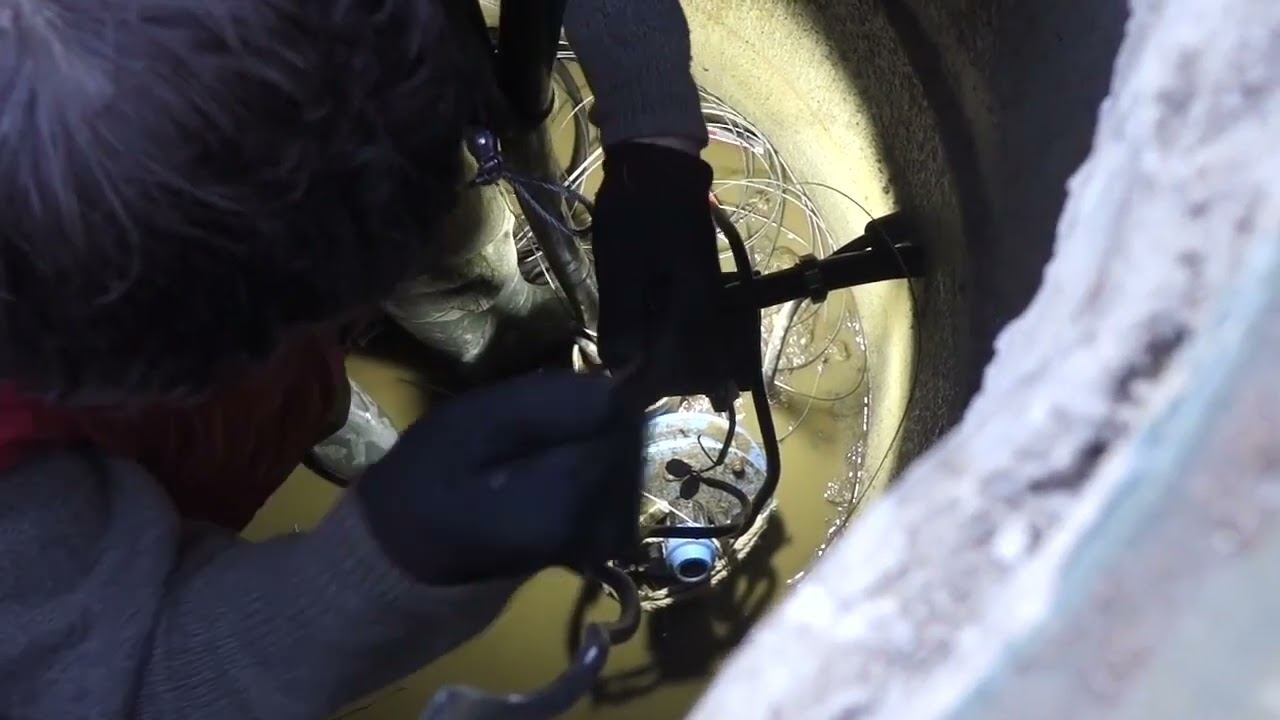 Как поднять насос из скважины когда вырвало трубу и сорвался страховочный трос смотреть онлайн