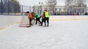 "Остальные, смотрю, помоложе": бабули играют в хоккей