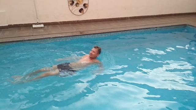 Заплыв в бассейне во дворце махараджей! смотреть онлайн