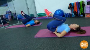 Фитнес-разминка: делаем "березку", укрепляем пресс! Доброе утро. Фрагмент выпуска от 26.01.2026