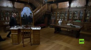 ملك ماليزيا يزور مكتبة نيكولاي الثاني في متحف الإرميتاج