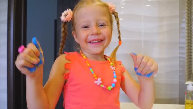 Настя и волшебная страна тролей ⧸ Nastya pretend play in the magic countr смотреть онлайн