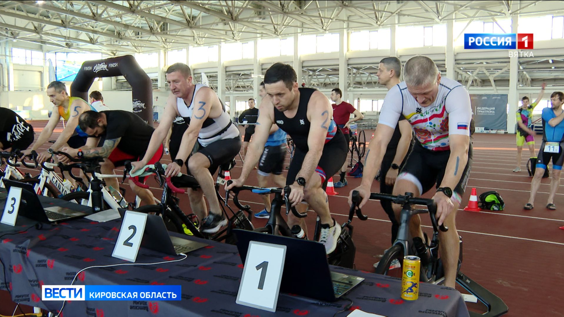 В Кирове состоялись соревнования по индор-триатлону смотреть онлайн