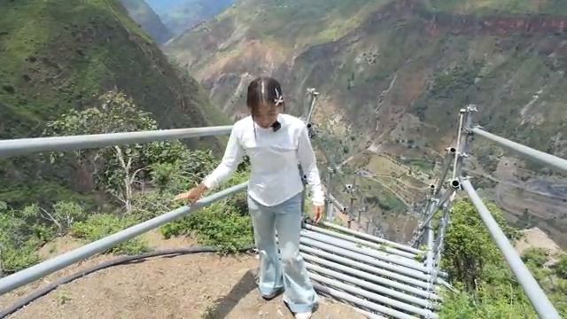 Сычуаньская скальная деревня. смотреть онлайн