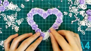 Вырезала из картона сердечко и украсила его бумажными цветами и листиками. Идеи 14 Февраля. DIY