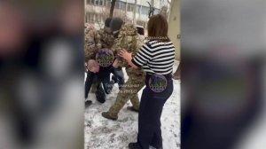 В Одессе военкомы вчетвером напали на одного мужчину.