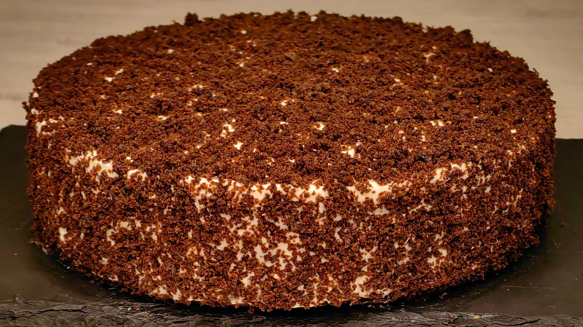 Торт «ТРИ СТАКАНА» — Самый сочный десерт БЕЗ миксера и весов! (Рецепт на кефире) смотреть онлайн