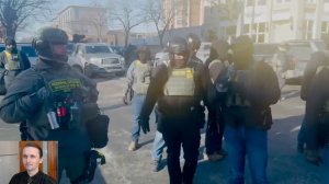 Подборка безумных новостей. Откушенные пальцы и пальто на распашку