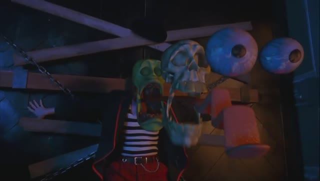 Маска. Полицейская облава(1994) смотреть онлайн