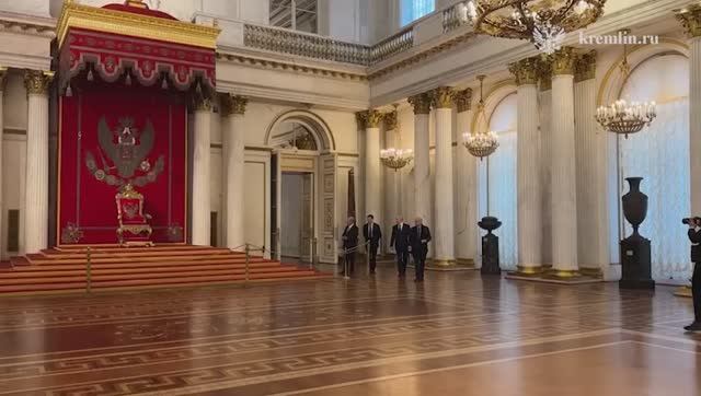 Владимир Путин с Верховным правителем Малайзии экскурсия по Эрмитажу 4, 26 января 2026 года смотреть онлайн