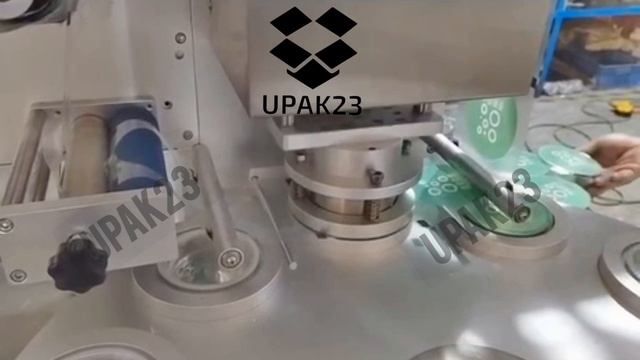Роторный автоматический наполнитель и запайщик пластиковых стаканов смотреть онлайн